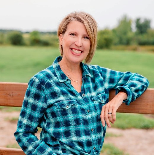 Monica_McConkey_outside